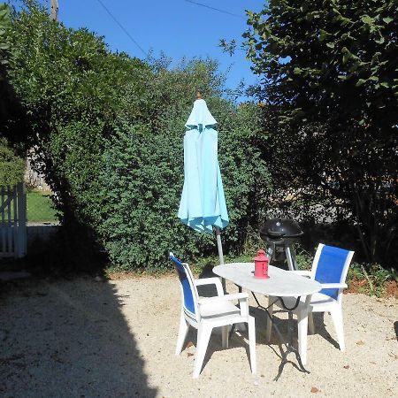 Chat Noir Gite et Chambre D'Hotes Genouille  Extérieur photo
